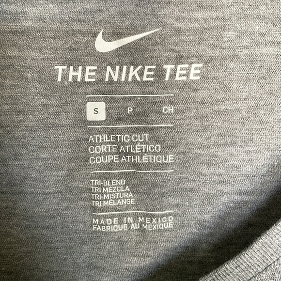 Nike T-Shirt, Size Small - Picture 3 of 4